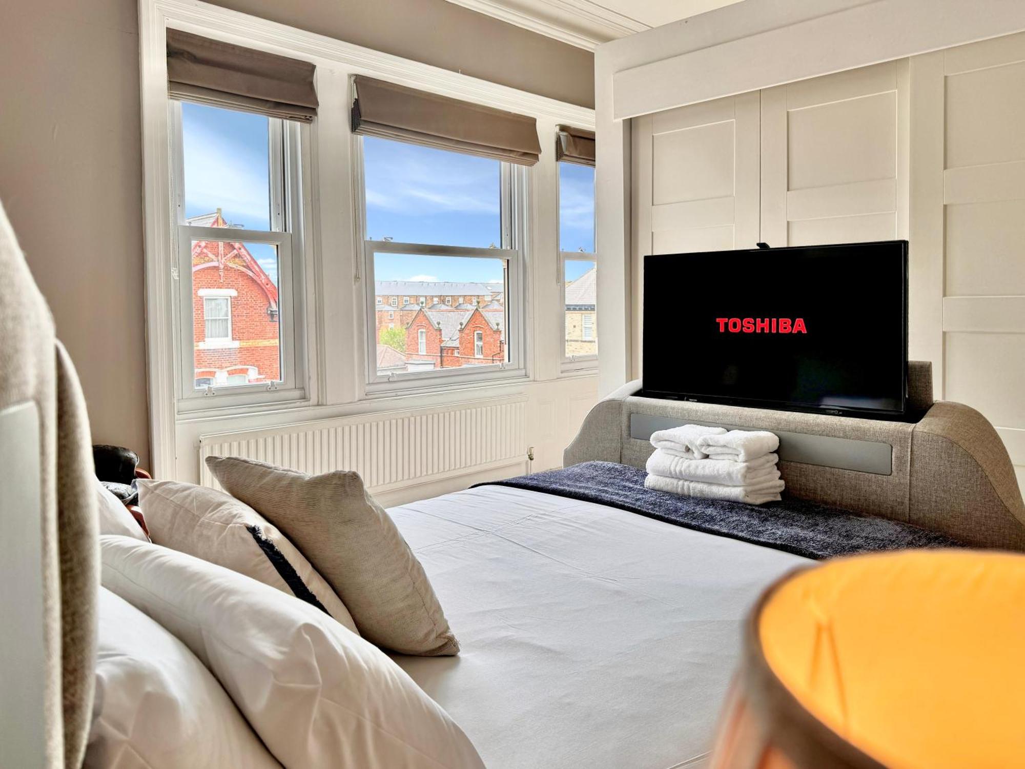 Apartment Victoria With Free Parking Скарборо Екстер'єр фото