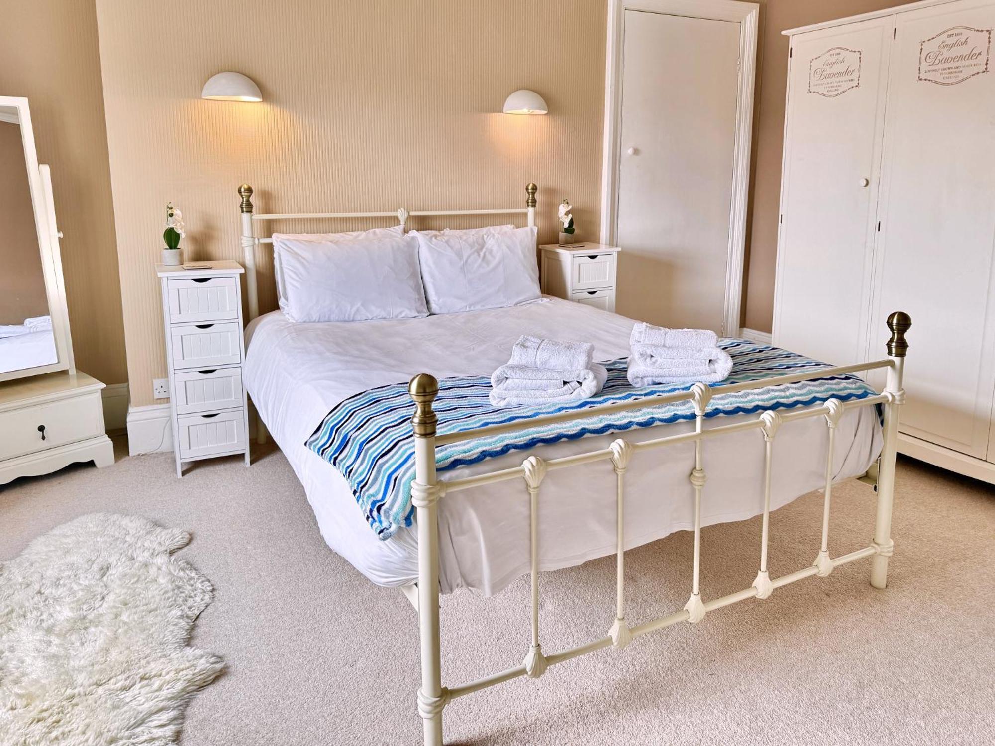Apartment Victoria With Free Parking Скарборо Екстер'єр фото