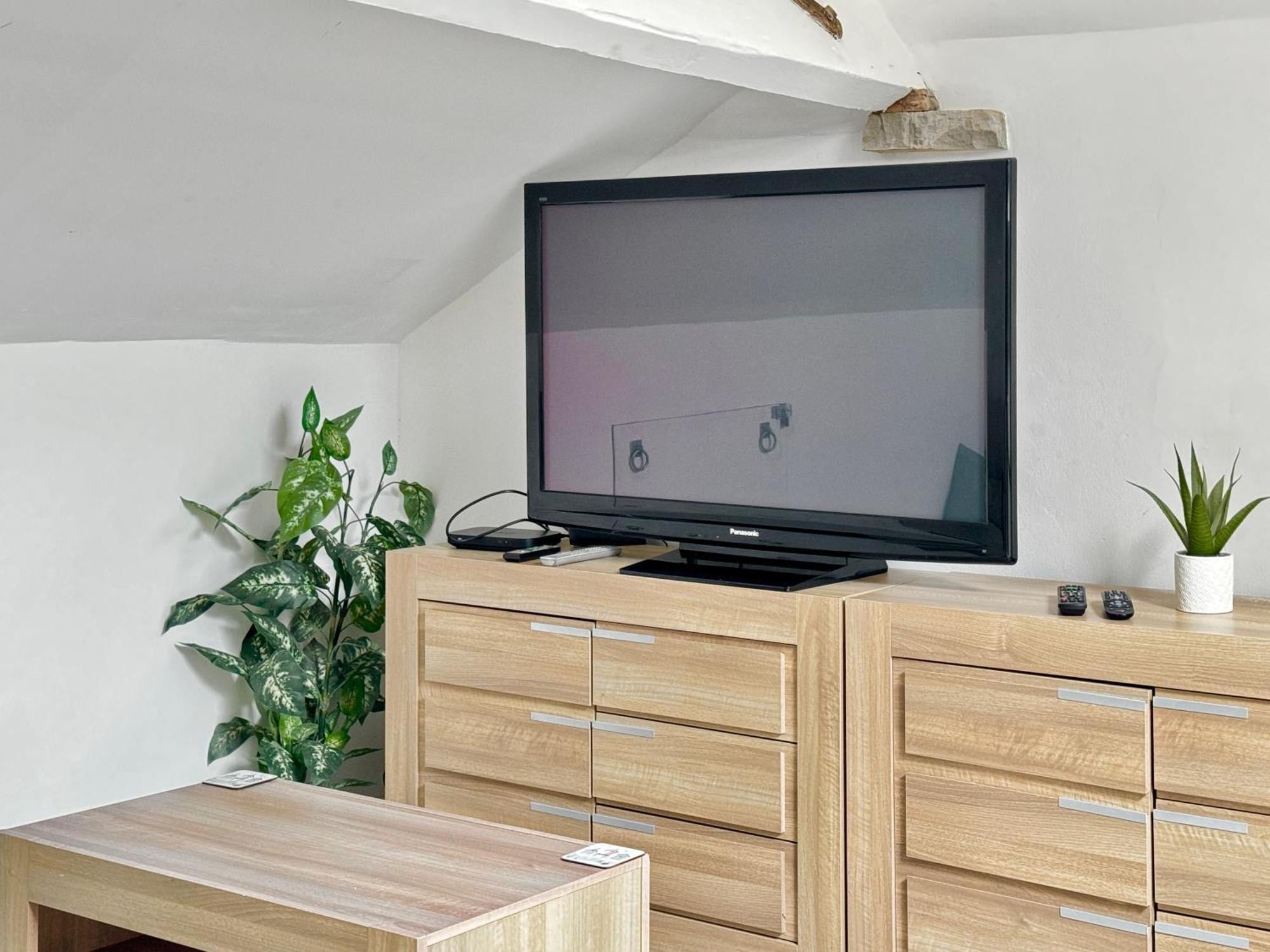 Apartment Victoria With Free Parking Скарборо Екстер'єр фото